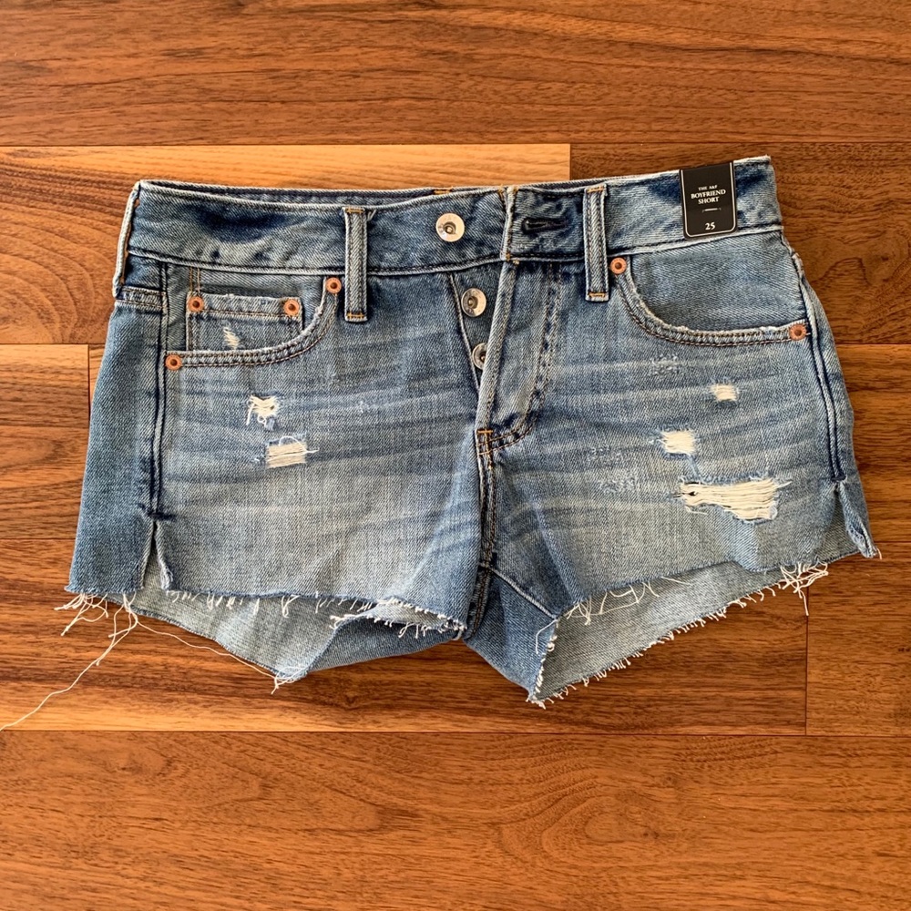 COPY - Abercrombie & Fitch. The A&F Boyfriend Short. New!